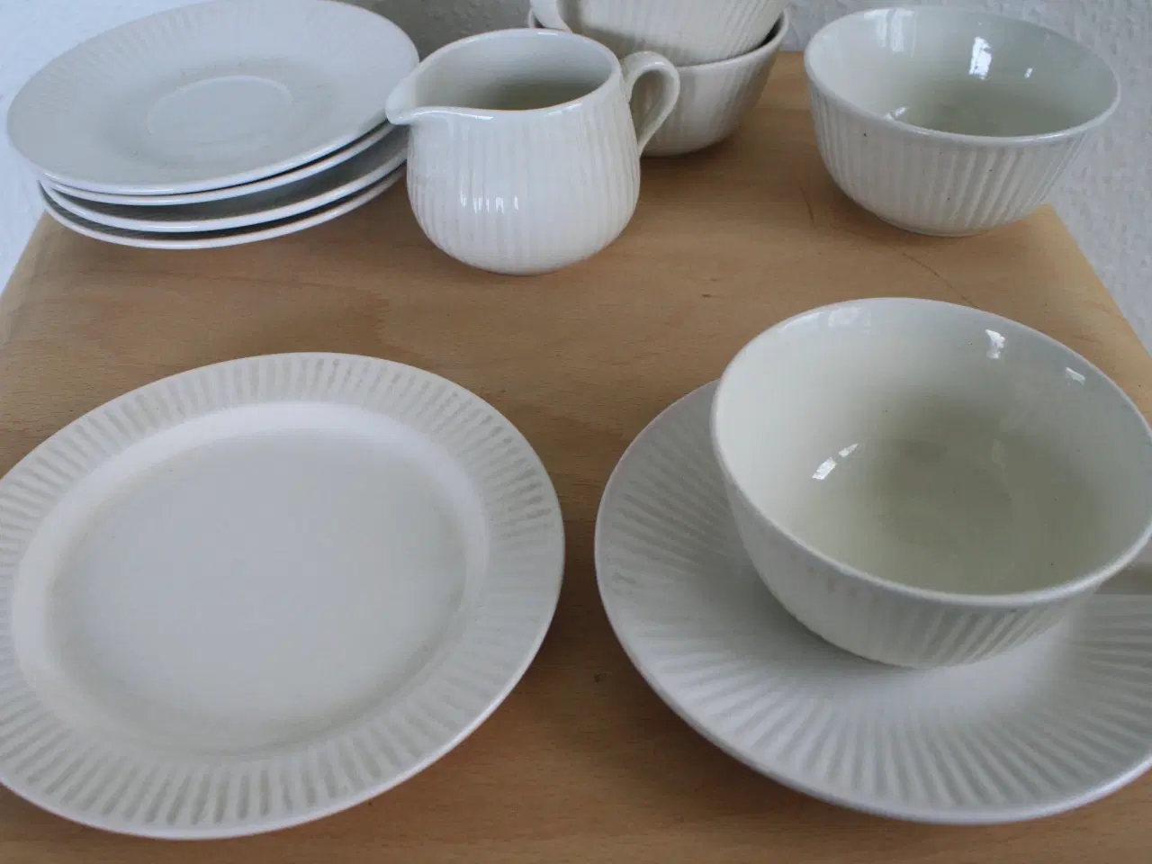 Billede 8 - Søholm. Thestel af hvidt keramik