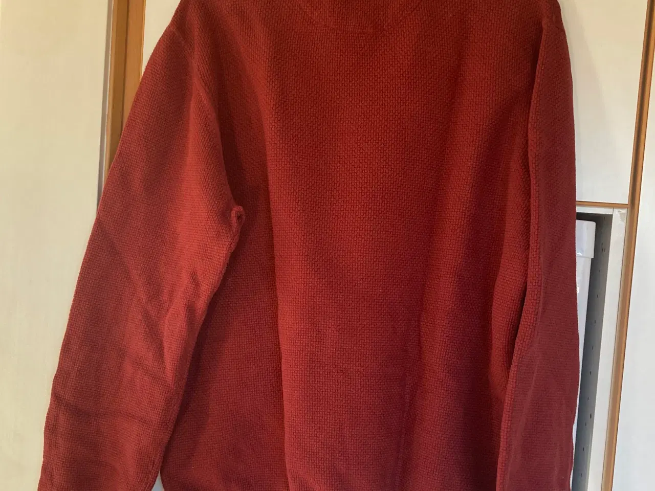 Billede 3 - Rød herresweater str XL