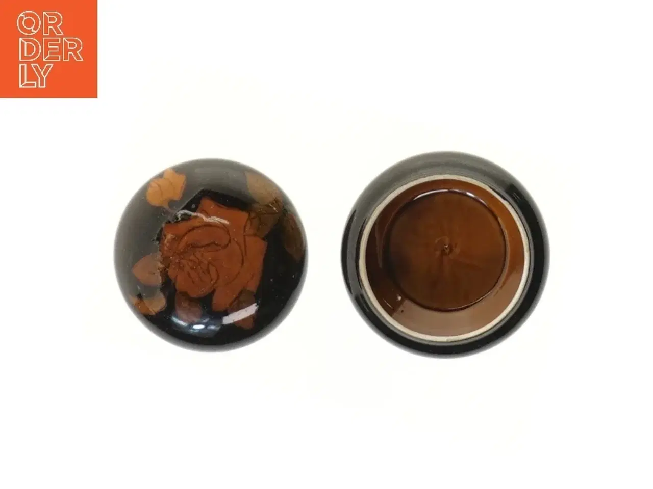 Billede 2 - Lille dekorativ beholder med låg (str. 6,5x9 cm)