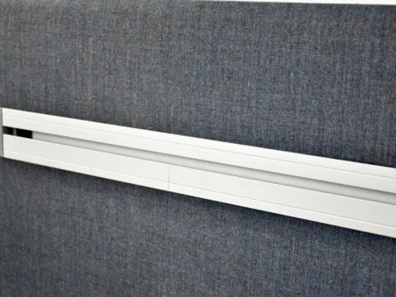 Billede 10 - Götessons bordskærm i grå og aluminium, 160 cm.
