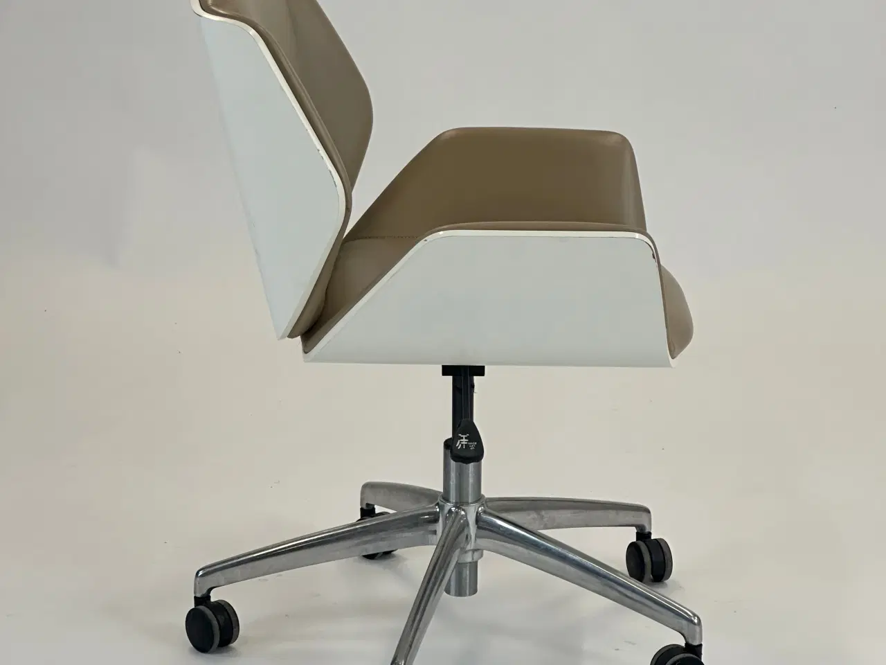 Billede 6 - Boss Design Kruze Stol – Beige med Krom Stel