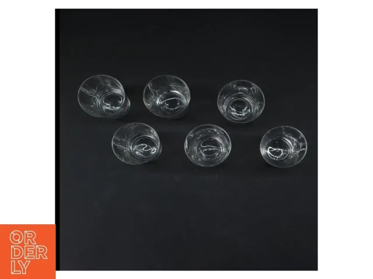 Billede 2 - Sæt af seks drikkeglas med mønster (str. 6 styk. ø. 5,5 cm. længde. 10 cm)