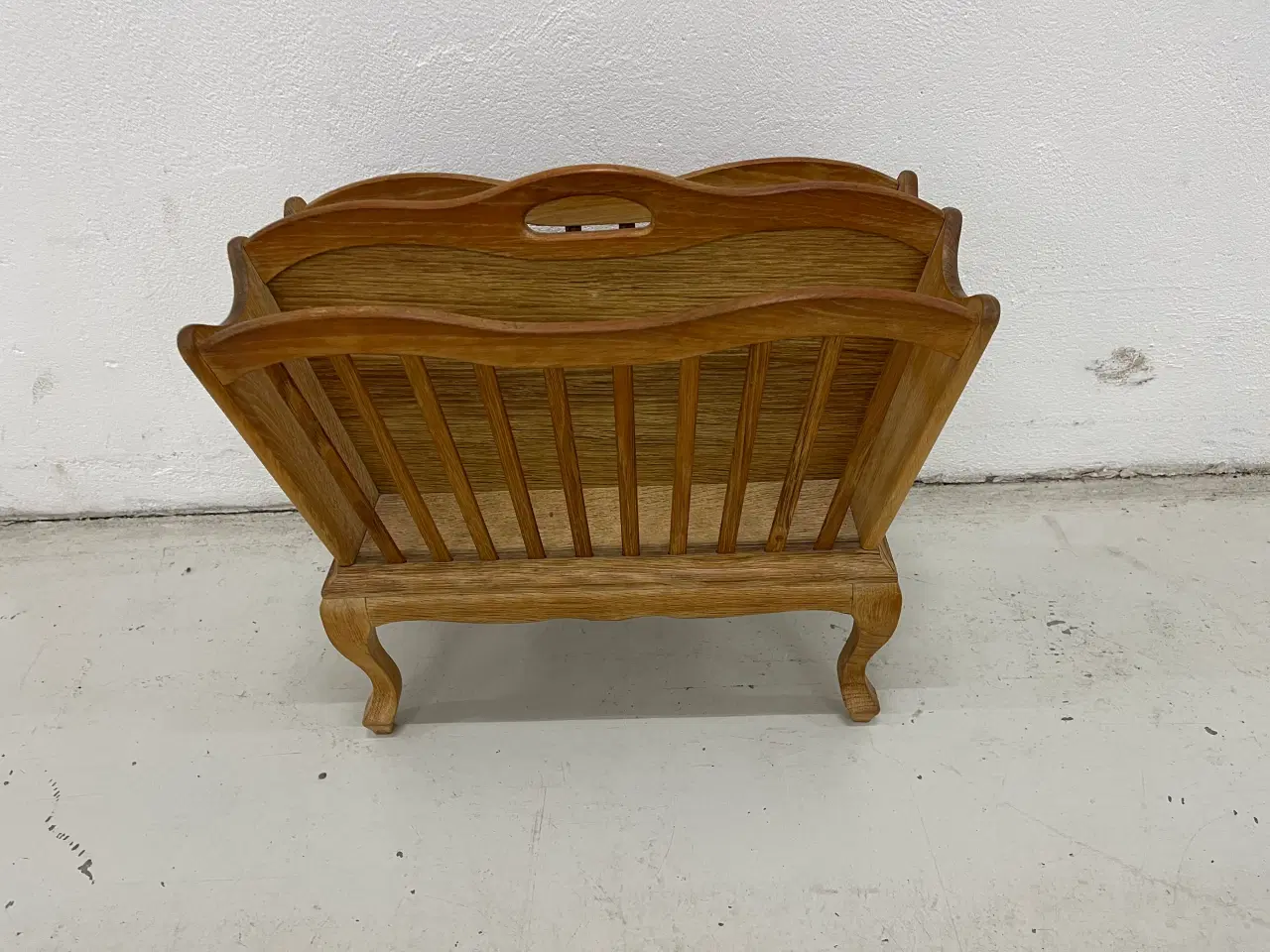 Billede 5 - Klassisk magasinholder i Egetræ.