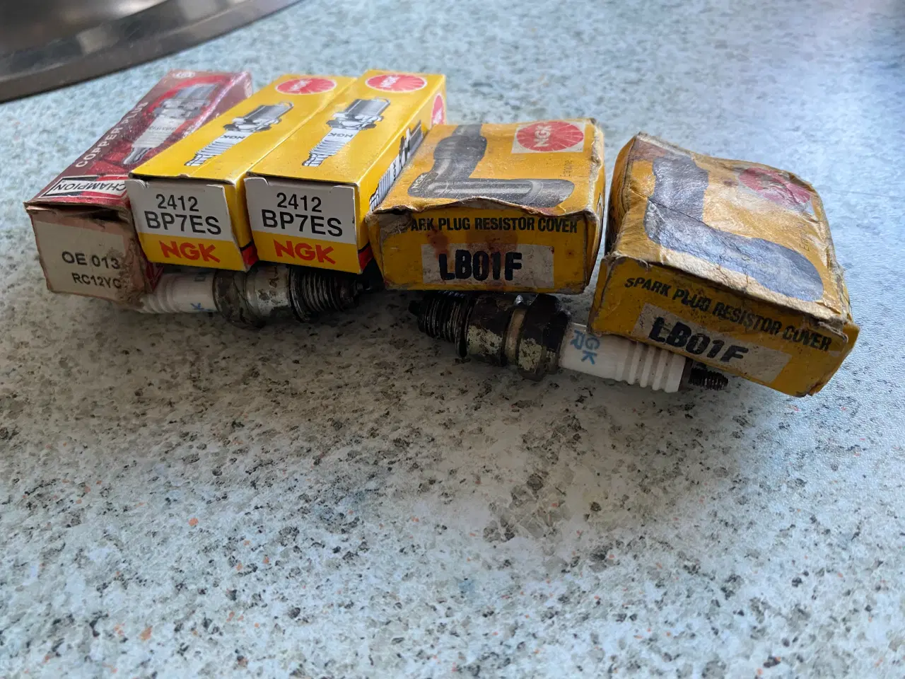 Billede 2 - Tændrør og tændrørshætter
