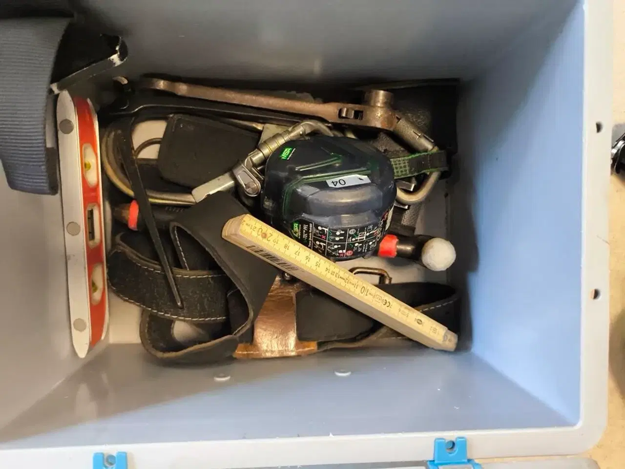 Billede 3 - Kasse m. sikringsgrej samt div.