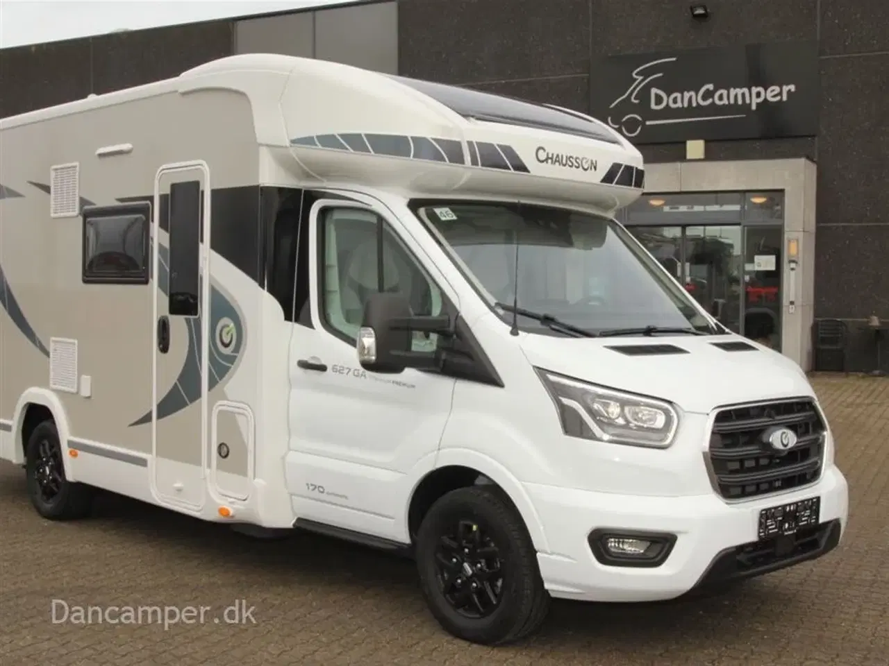 Billede 1 - 2022 - Chausson Titanium 627 GA Premium   2022 model. Enkeltsenge + hæve-/sænkeseng, 5 selepladser, 4 sovepladser mulighed for 5, 170Hk Aut, Bi-Xeneon med ledlys,meget udstyr