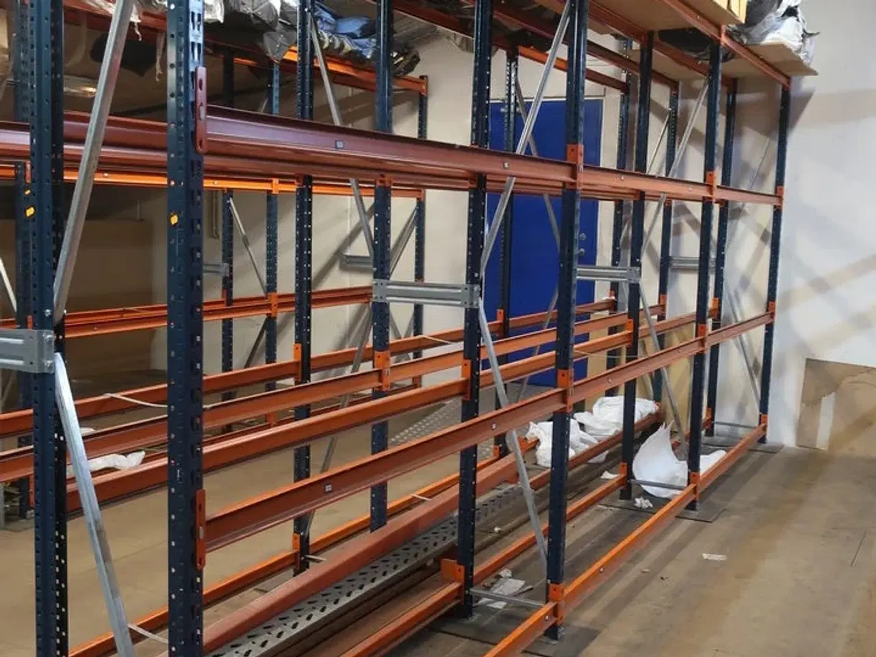 Billede 2 - 6 fag dækreoler med indhold