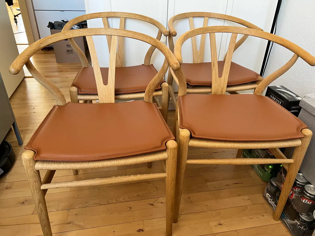 Billede 1 - 4 stk. Y-stol CH24, Eg hvid sæb af Hans J. Wegner 