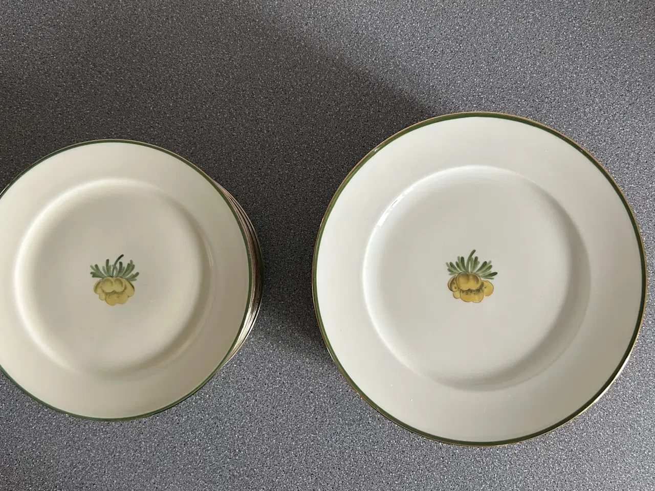 Billede 1 - Middags- og frokosttallerkner. WJS Decor, Thomas I