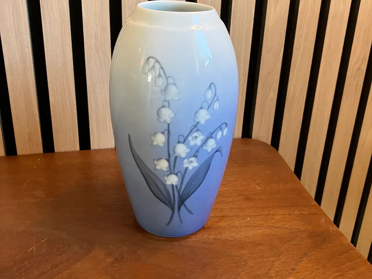 Billede 2 - Fin Bing & Grøndahl porcelænsvase med liljekonval