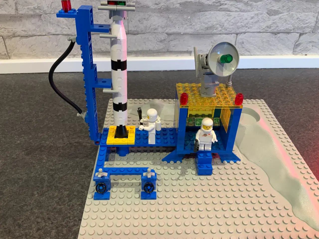 Billede 3 - Lego space 483 rocket base