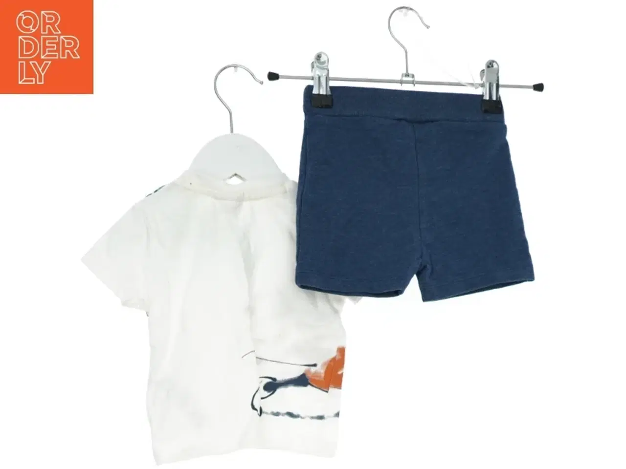 Billede 2 - Mickey Mouse t-shirt og shorts sæt fra Disney (str. 74)