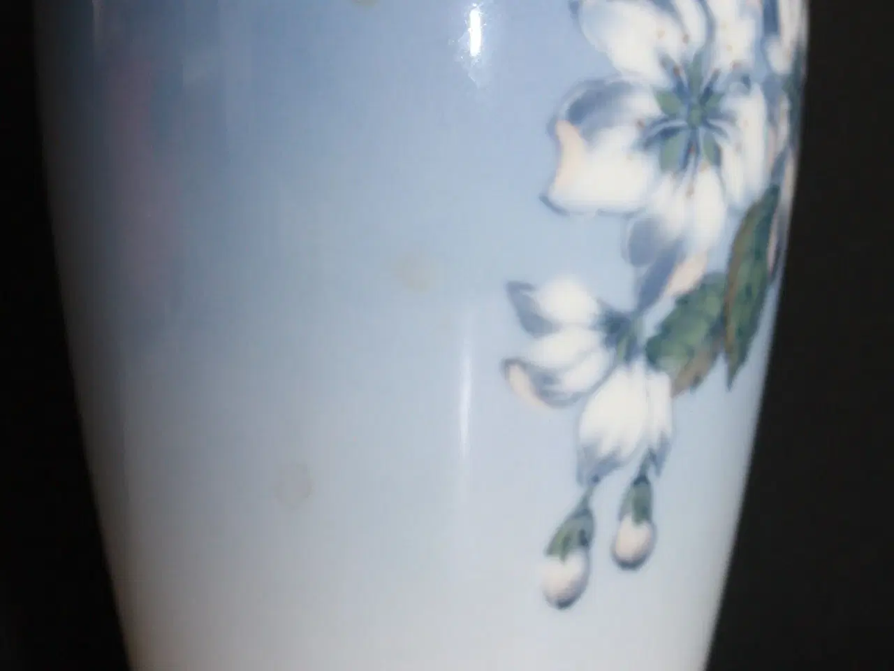 Billede 5 - Vase med Hvide blomster fra Lyngby