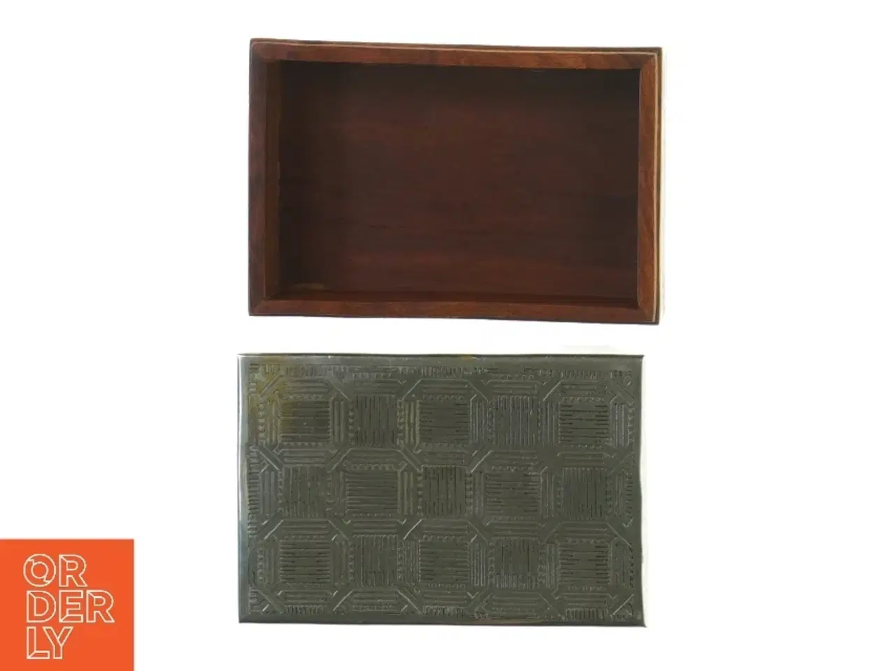 Billede 2 - Ældre trææske med ciseleret metal låg (str. 10 x 15 cm)