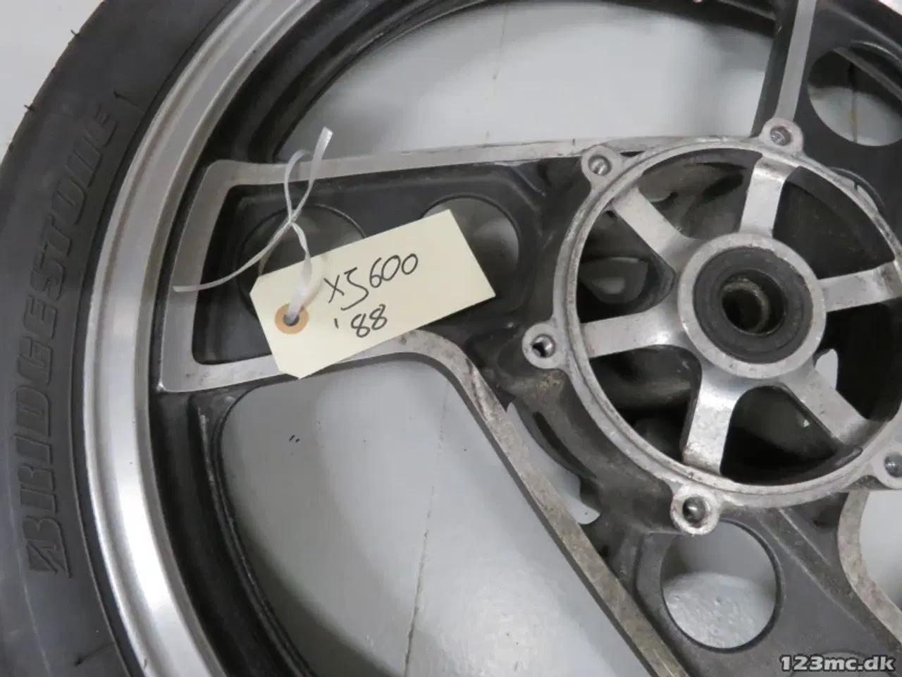 Billede 2 - Fælg med dæk, XJ600