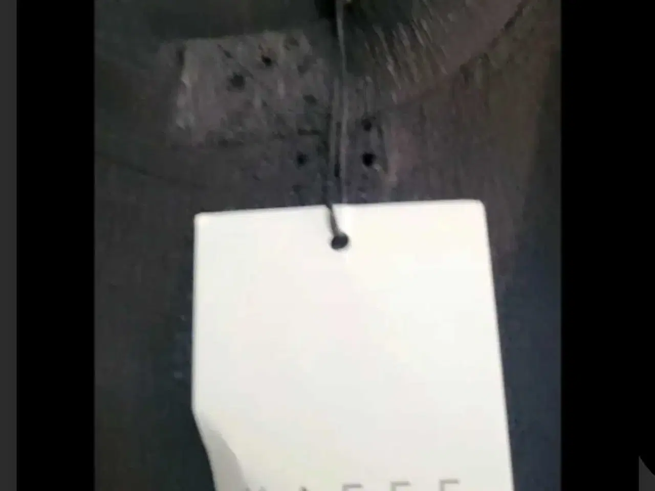 Billede 3 - Flot bluse med hulmønster 