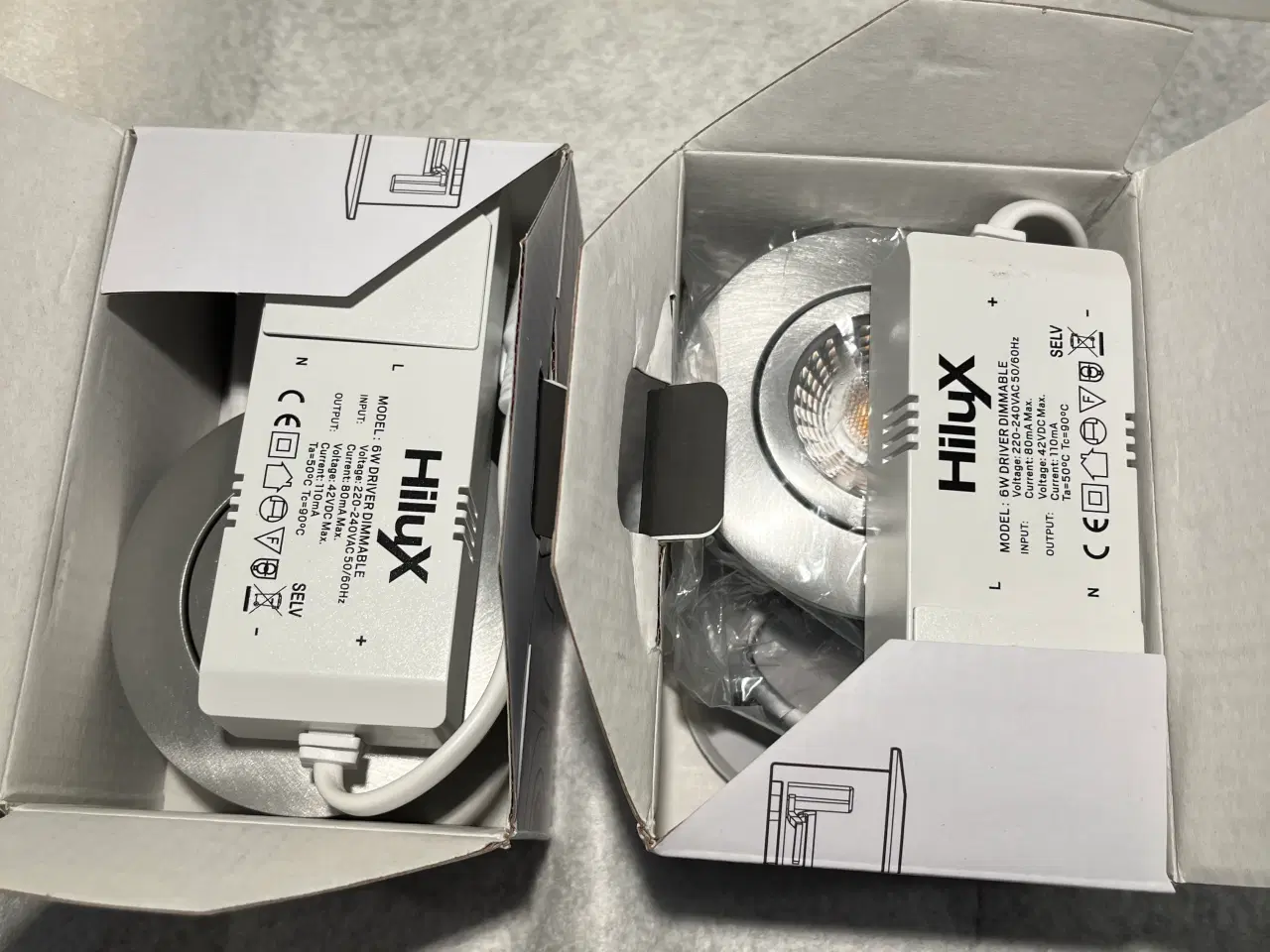 Billede 2 - 2 Hilux indbygningsspots