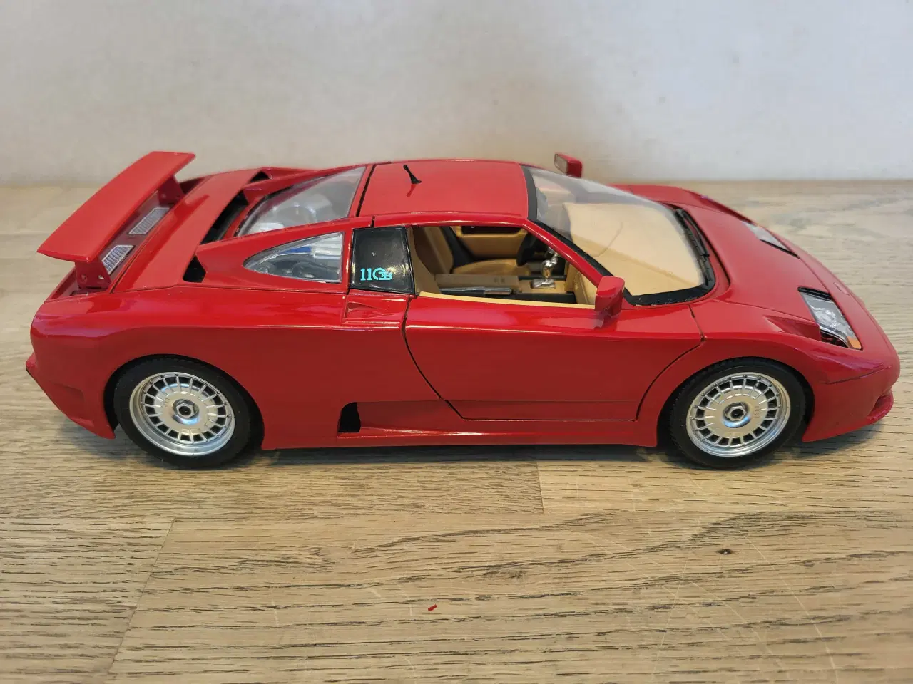 Billede 1 - Modelbil: BUGATTI EB 110 1991.  Skala 1/18.
