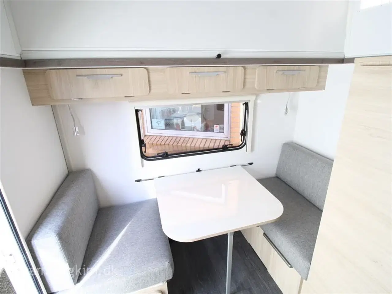 Billede 5 - 2022 - SILVER TREND 442   KUN 139900 KR. FOR DENNE LØFTETAGSVOGN.