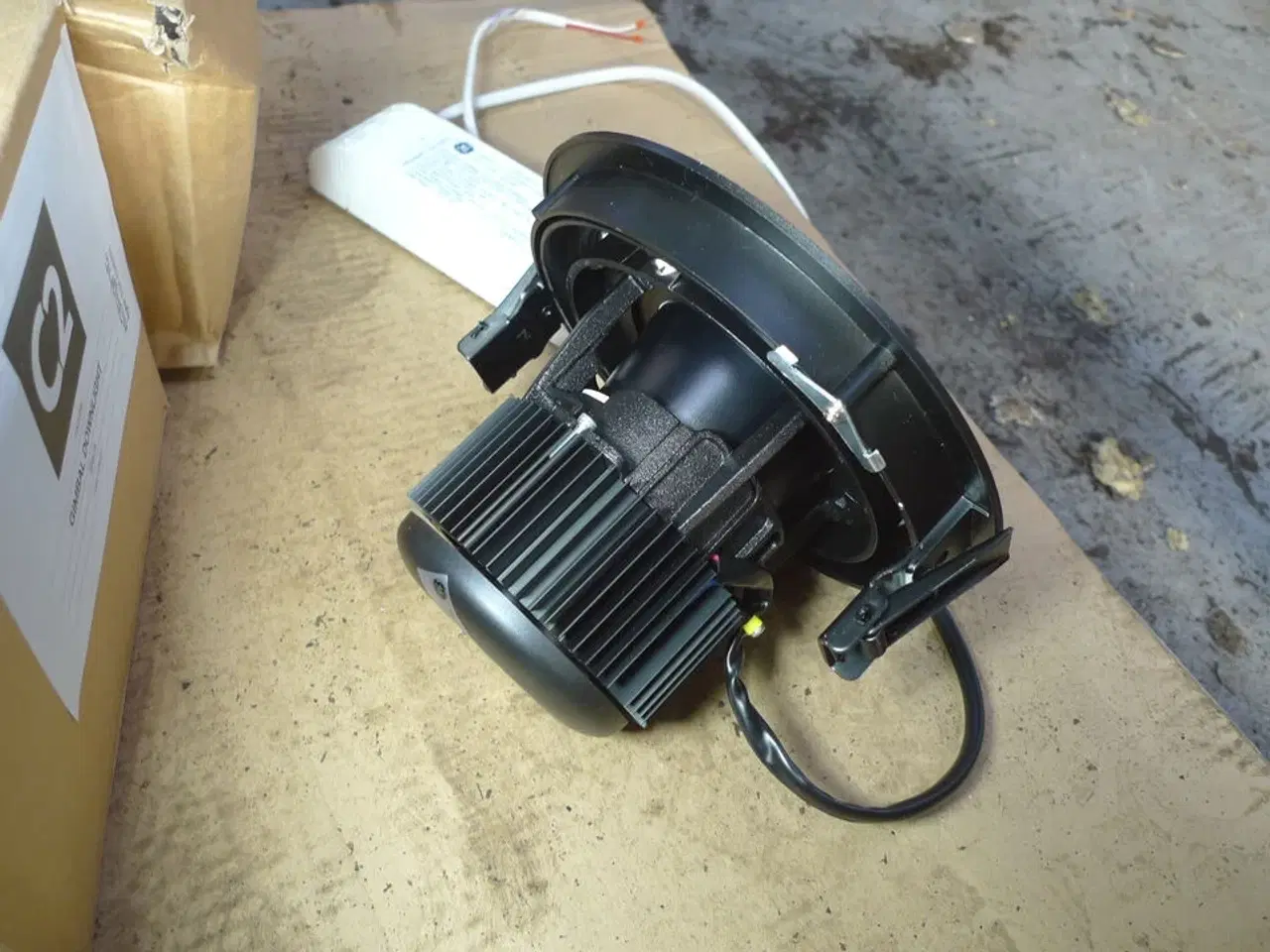 Billede 5 - 2 stk. store LED-indbygningsspots ca. ø-hul 16cm, e3light, Gimbal