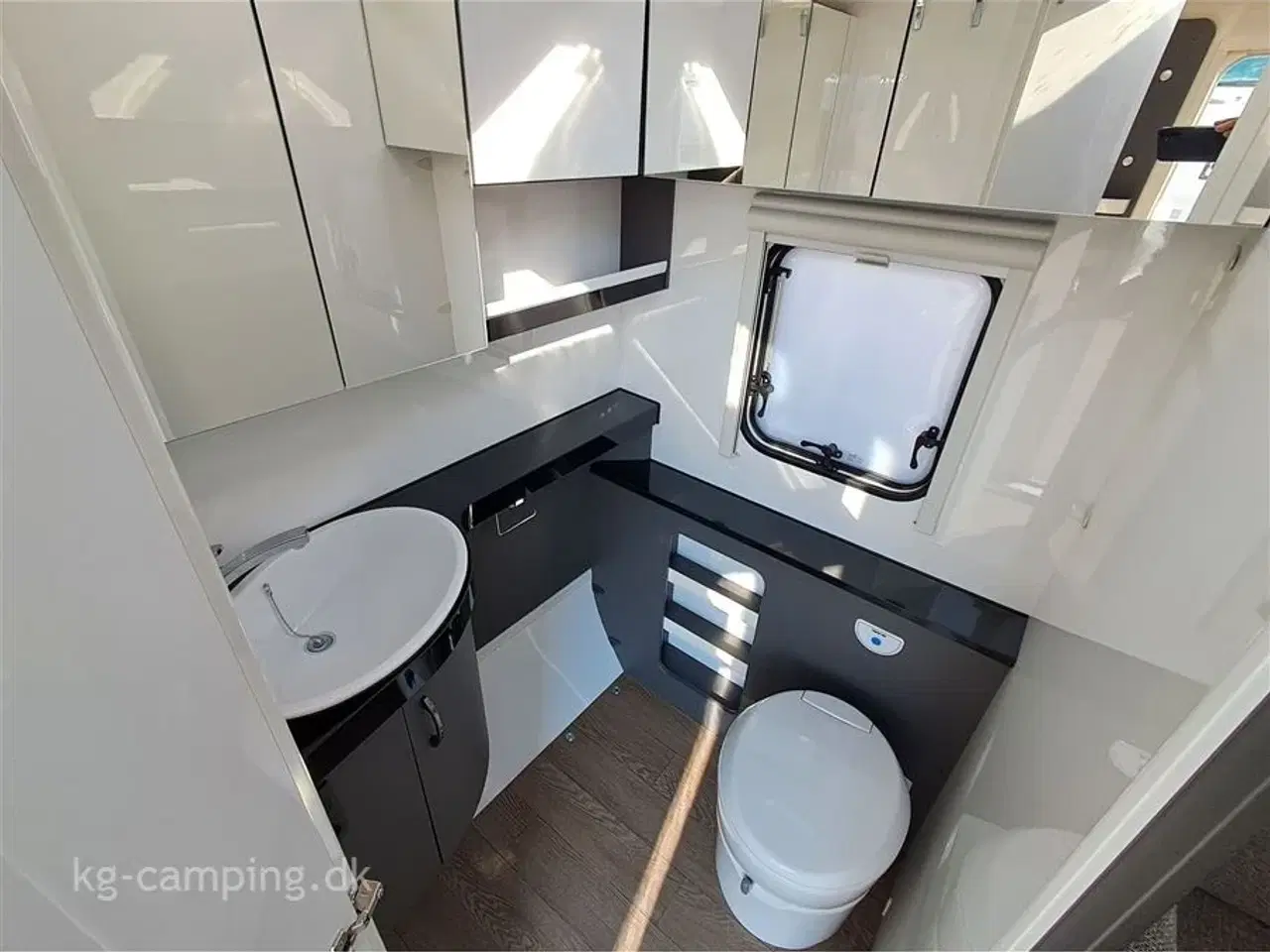 Billede 16 - 2025 - Hobby Excellent 460 SL 2025 model - Flot lille rejsevogn som kan nedvejes til 1350 kg.