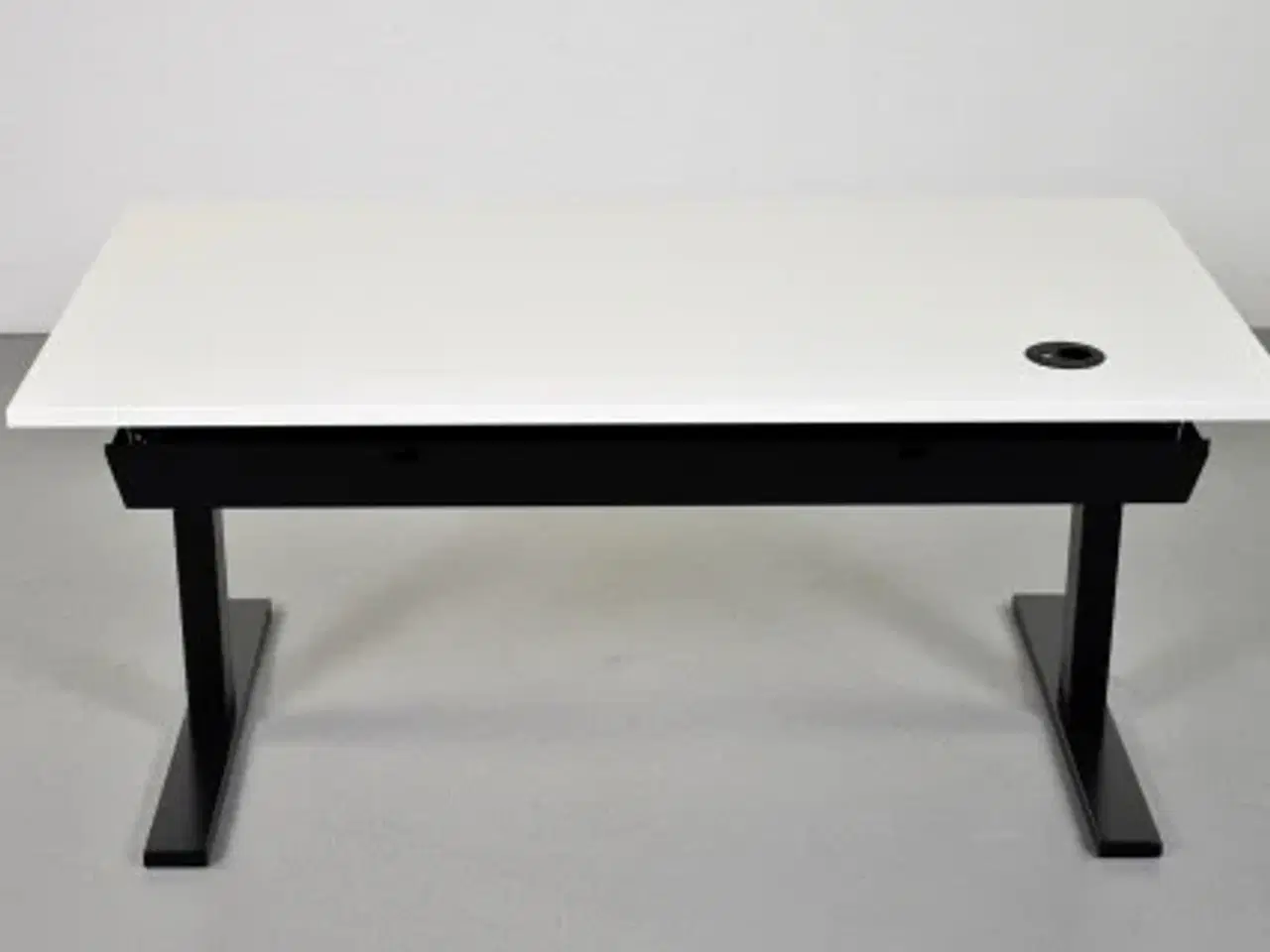 Billede 3 - Holmris b8 hæve-/sænkebord i hvid med sort stel