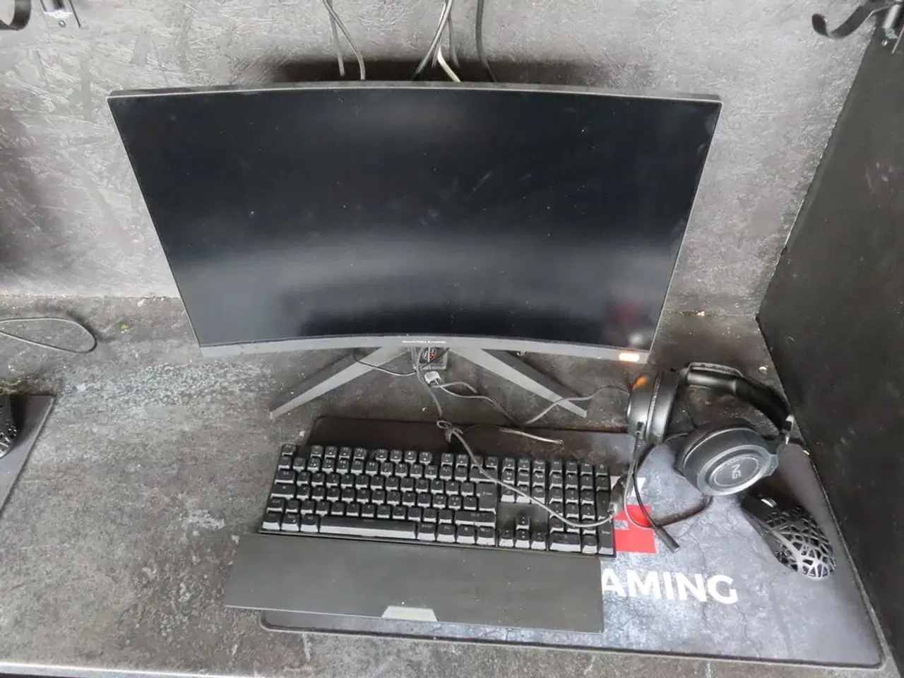 Billede 1 - 27" curved gaming monitor, ASROCK PHANTOM GAMING pg27f15rs1a