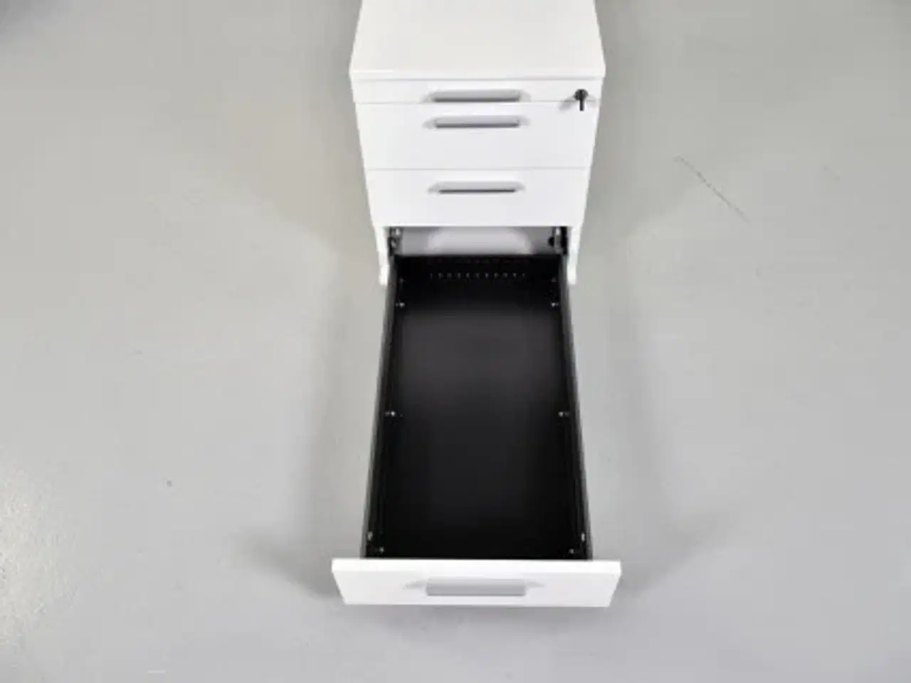 Billede 9 - Hvid skuffekassette med fire skuffer og lås