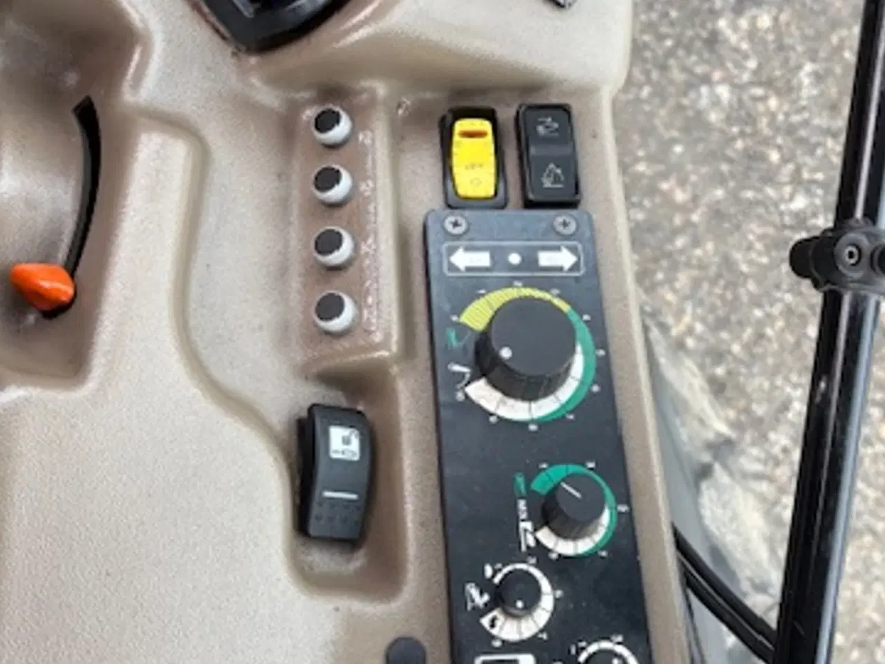 Billede 16 - John Deere 5105GF FRONTLIFT. HJUL MED GRÆSDÆK MEDFØLGER