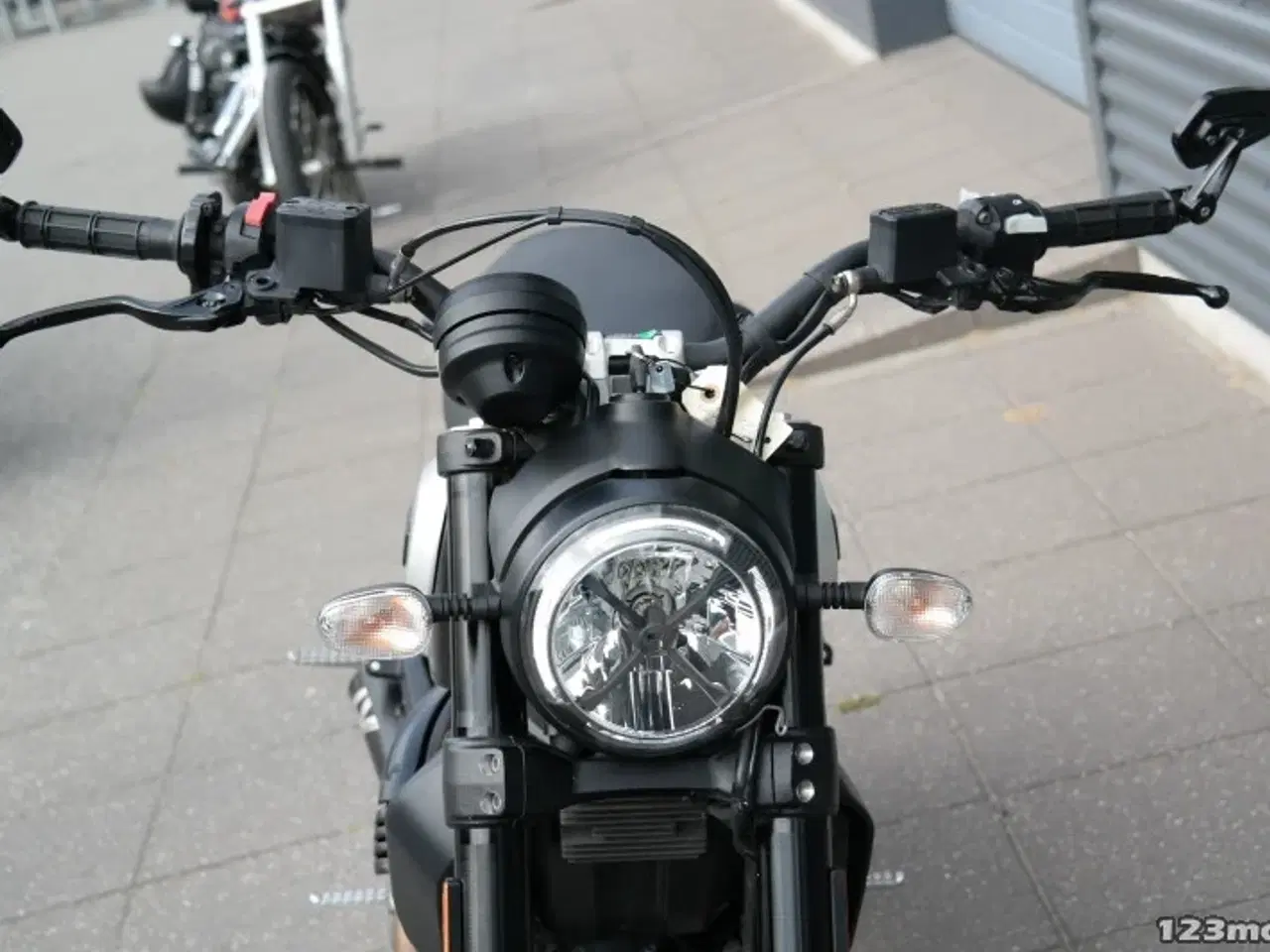 Billede 14 - Ducati Scrambler Icon Dark MC-SYD       BYTTER GERNE