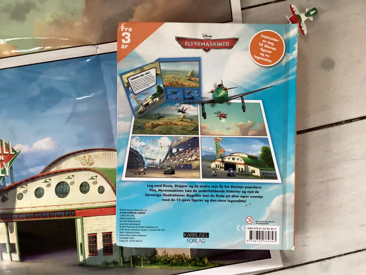 Billede 5 - Disney bog “Flyvemaskiner” med legeplade og flyver