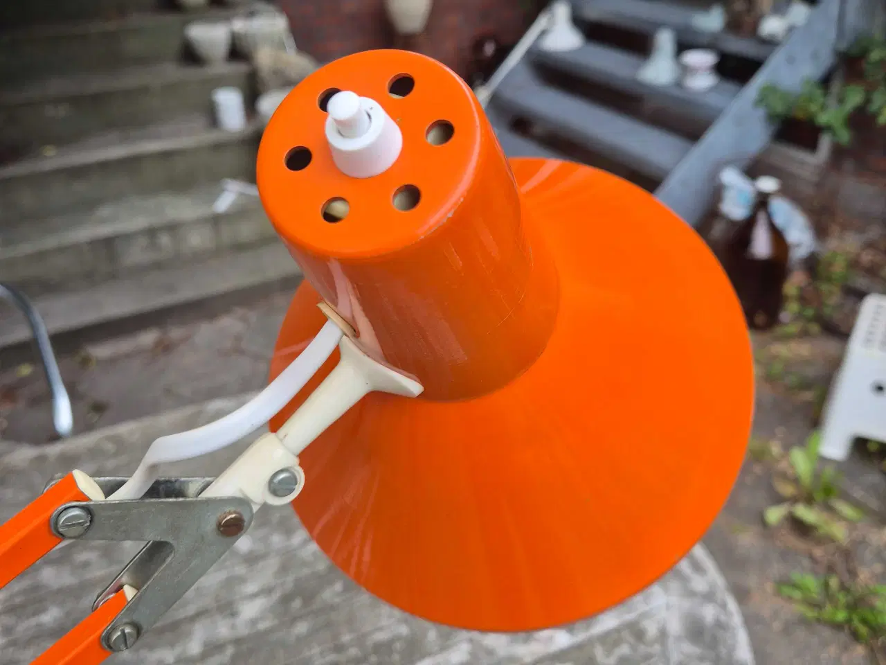 Billede 6 - Solid orange arkitektlampe i klassisk dansk design