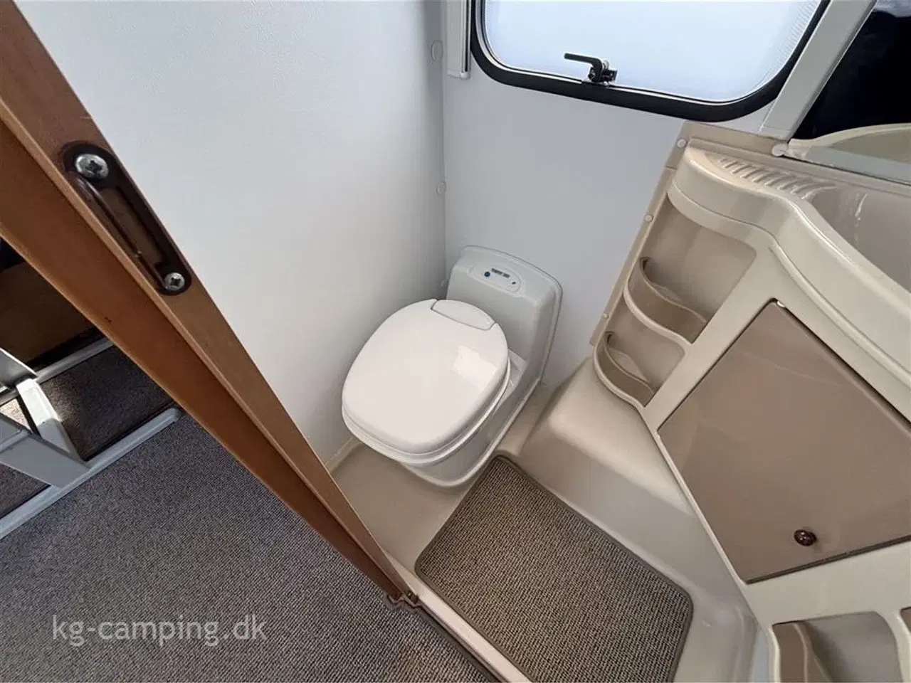 Billede 11 - 2011 - Adria Adora 472 LU XL   Lille let og velholdt enkeltsengsvogn. Kan nedvejes til 1300 KG