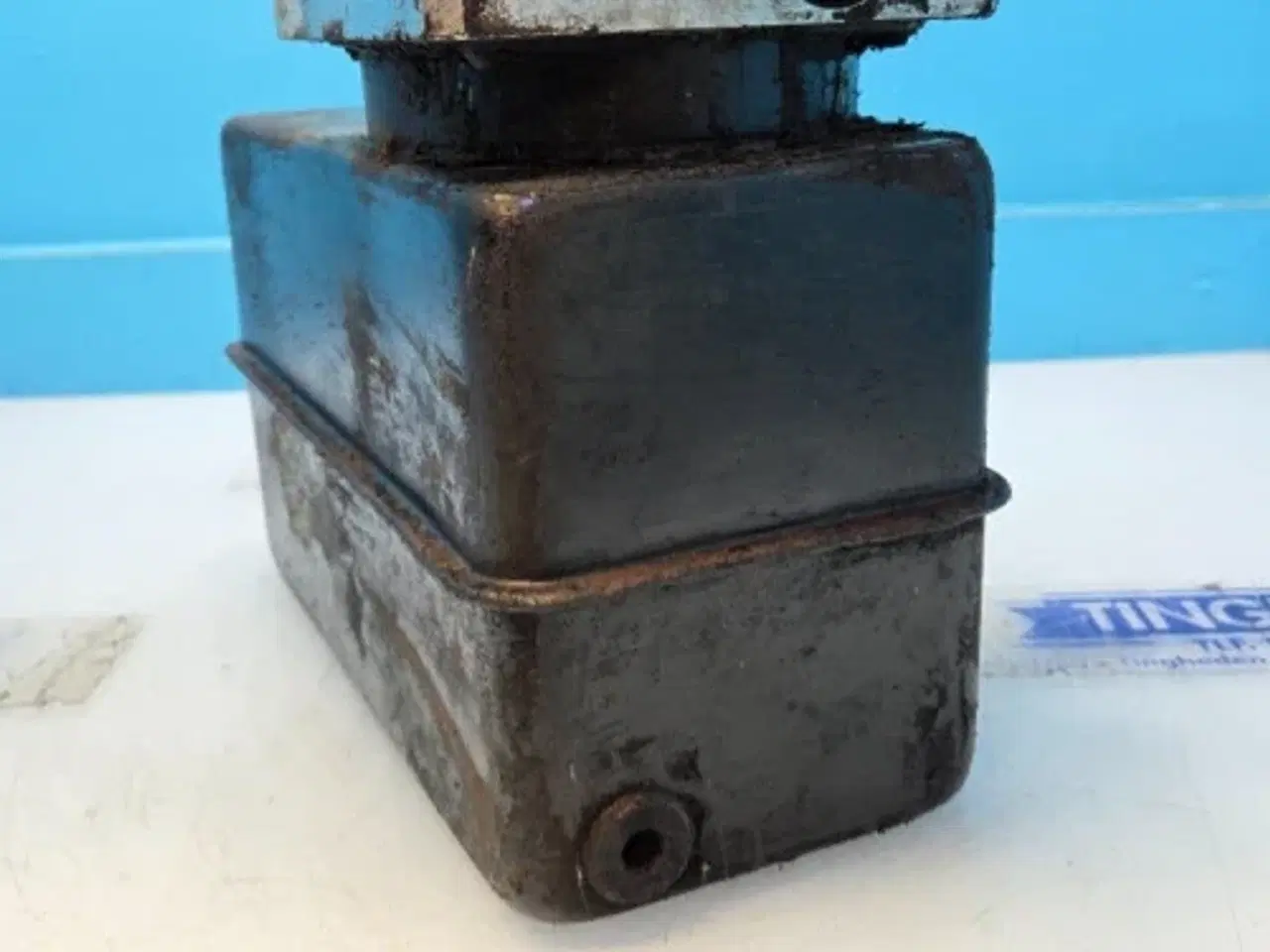 Billede 15 - New Holland BB920 Bremsevæskebeholder 84023034