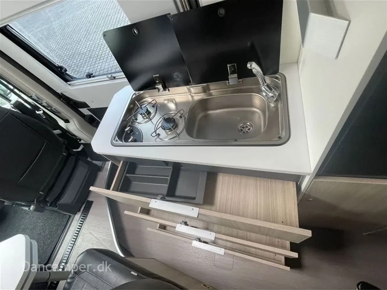 Billede 17 - 2023 - Adria Twin Axess 600 SP Kort og rummelig campervan kun kørt få km