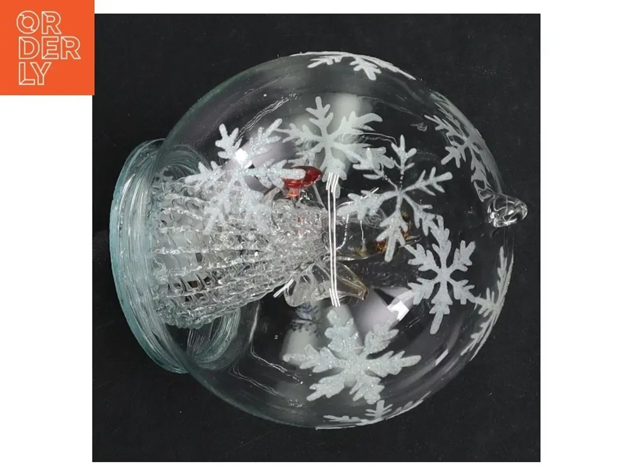 Billede 3 - Glaskugle med julemotiv (str. 11 cm i diameter)