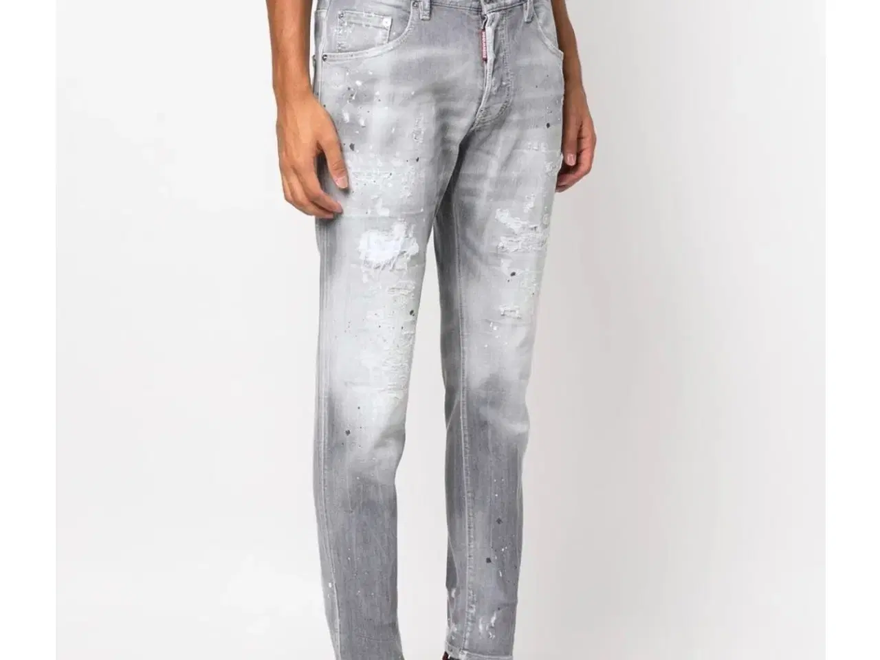 Billede 1 - Dsquared2 styratvättade straight-jeans 