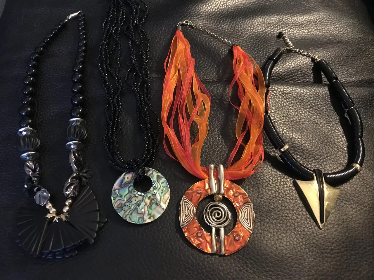 Billede 1 - Halskæder 20kr pr. Stk