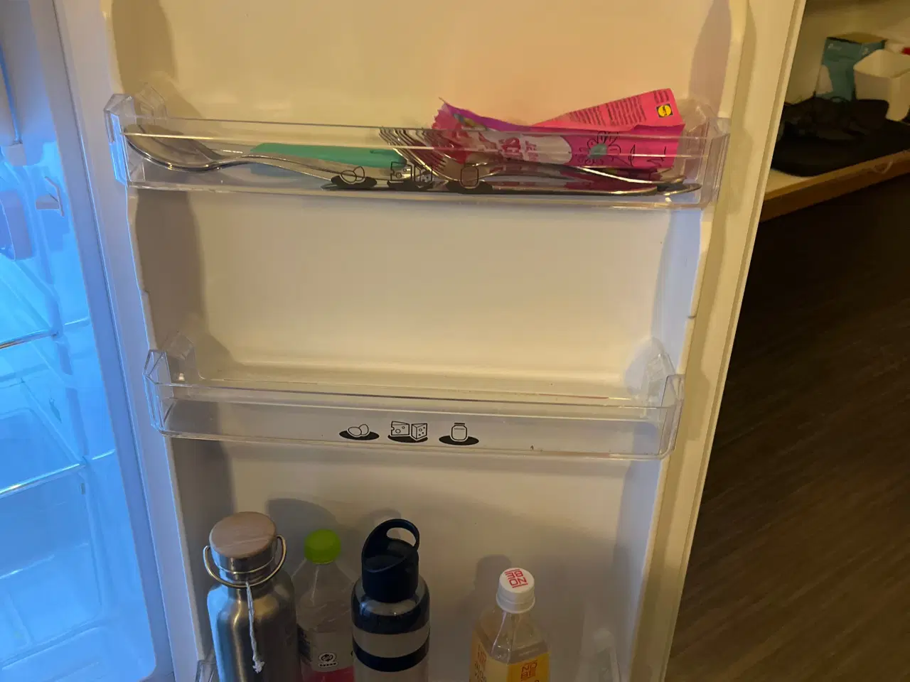 Billede 2 - Lækkert køleskab med lille fryser