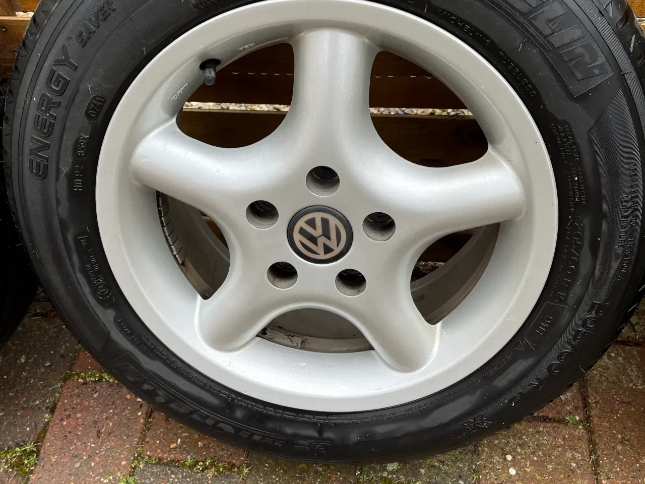 Billede 3 - Fire styk Michelin 205/60 15 på pasat fælge 