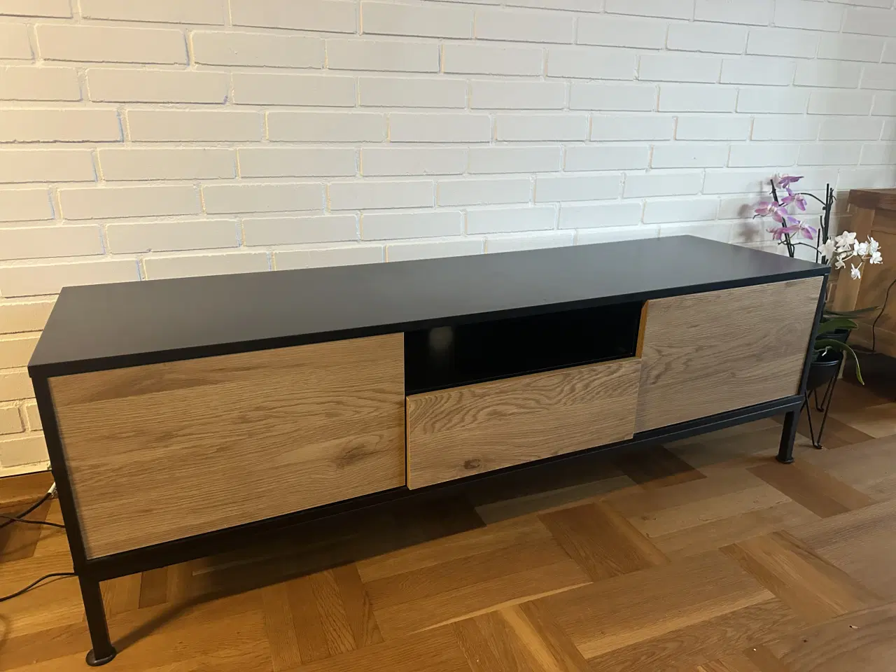 Billede 1 - Flot TV-Bord