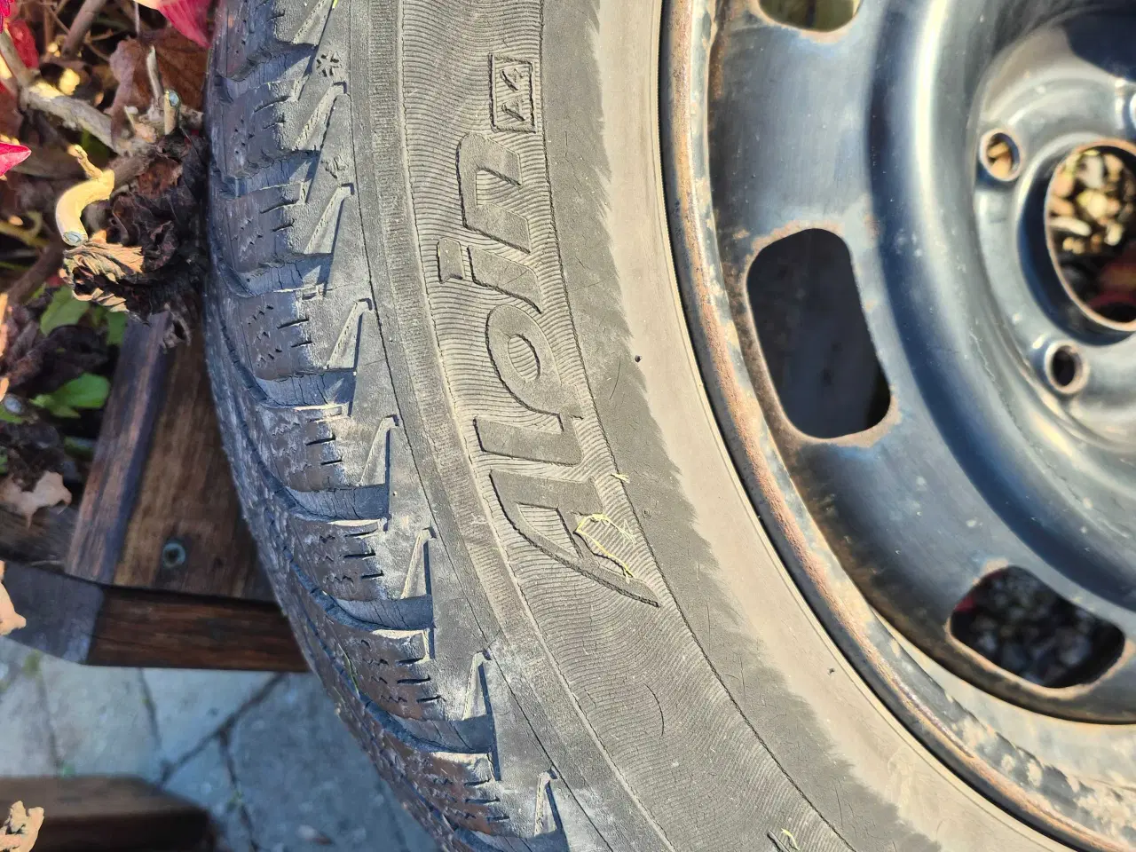 Billede 2 - Vinterdæk på fælge til Peugeot