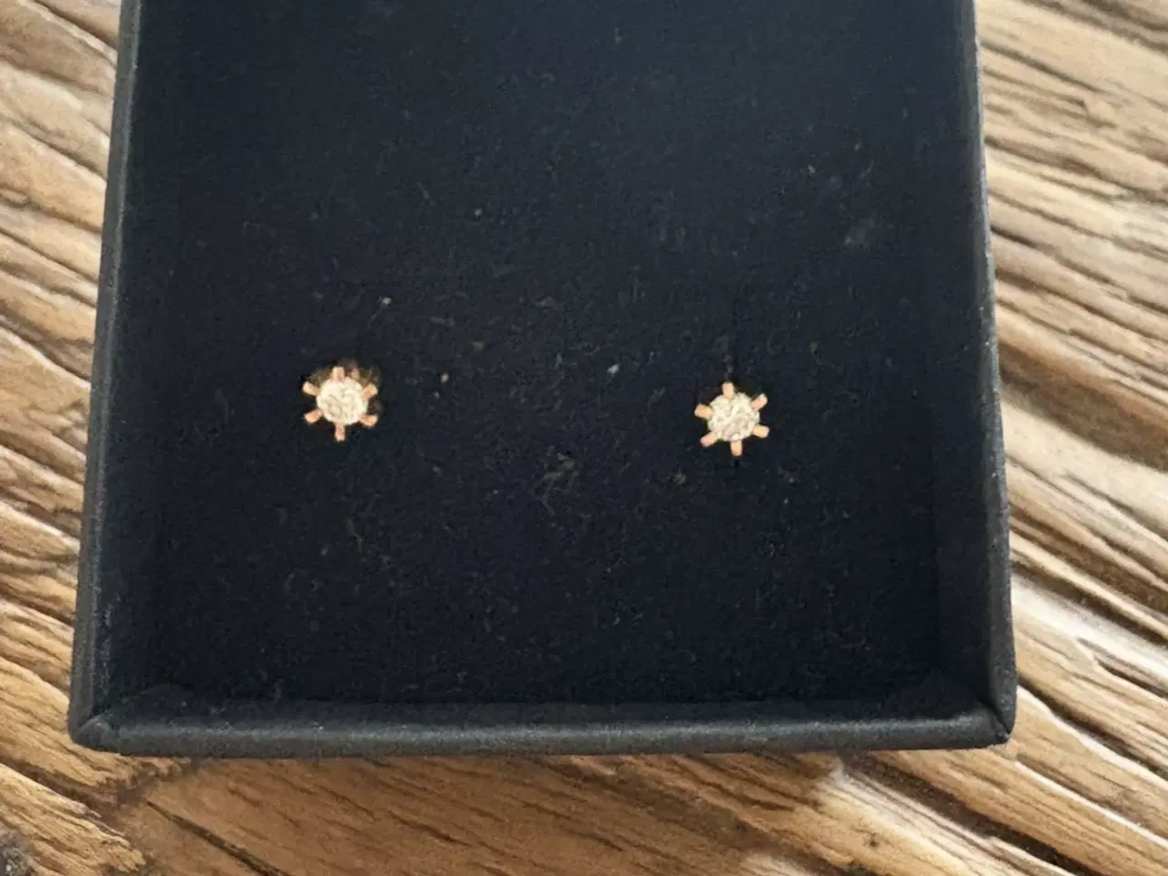 Billede 4 - Ørestikker i 585. Brilliant 0,54ct 