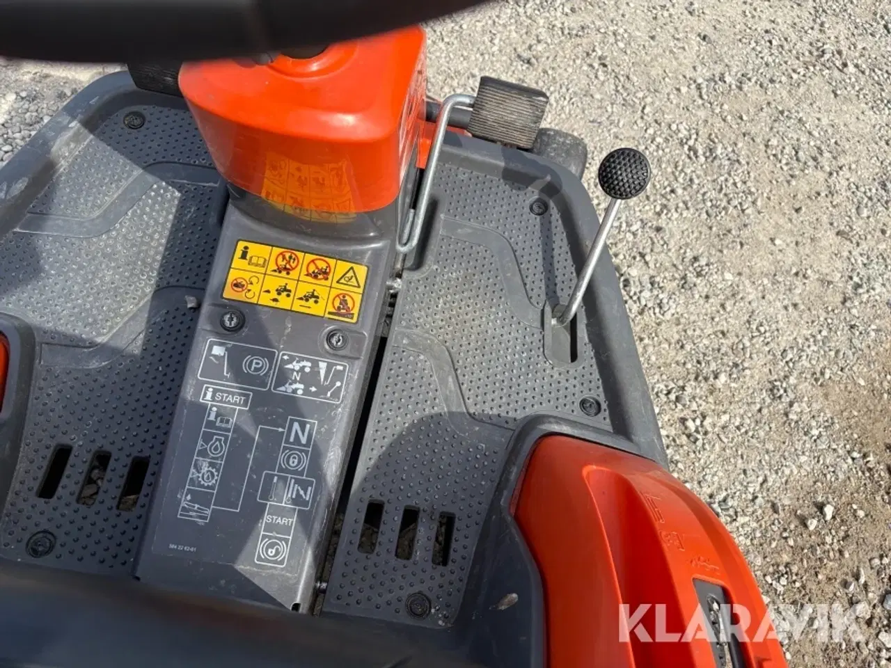 Billede 10 - Græsslåmaskine Husqvarna R213C