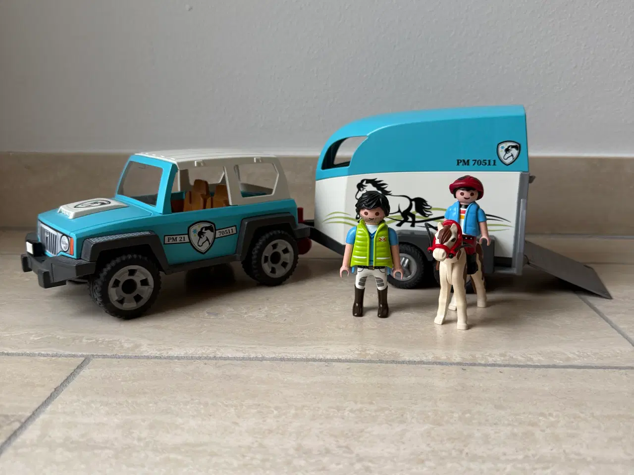 Billede 1 - Playmobil 70511 bil, ponytrailer, hest, 2 figurer