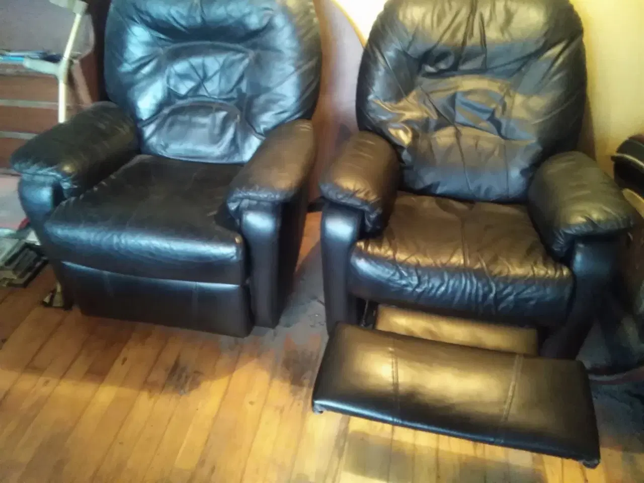 Billede 3 - Købes BILLIG stol m indbygget fodskammel som vist 