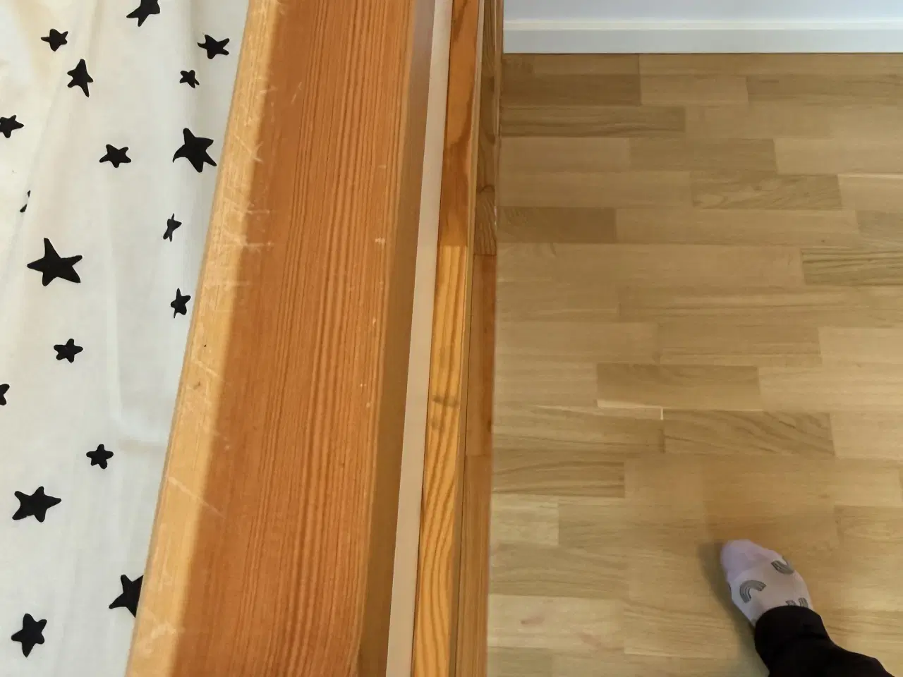 Billede 6 - Halvhøj seng sælges med madras og 2sengetelte