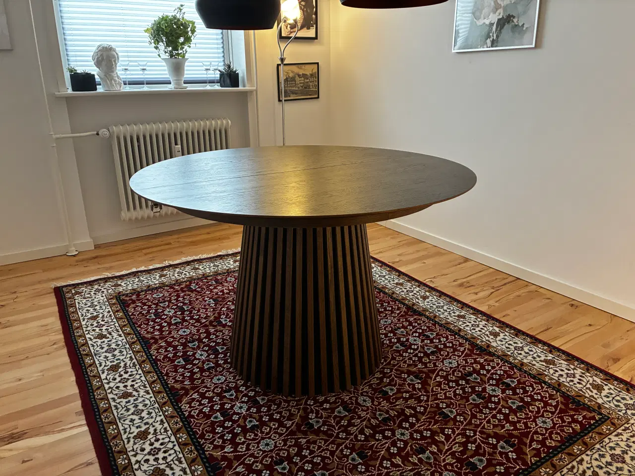 Billede 1 - Spisebord ø120 - 210 cm, evt. med 6 stole