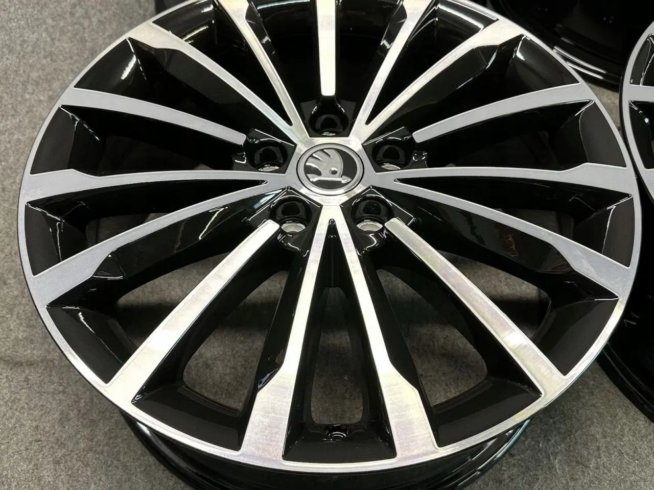 Billede 4 - ALUFÆLGE SKODA KAROQ 57A 18"