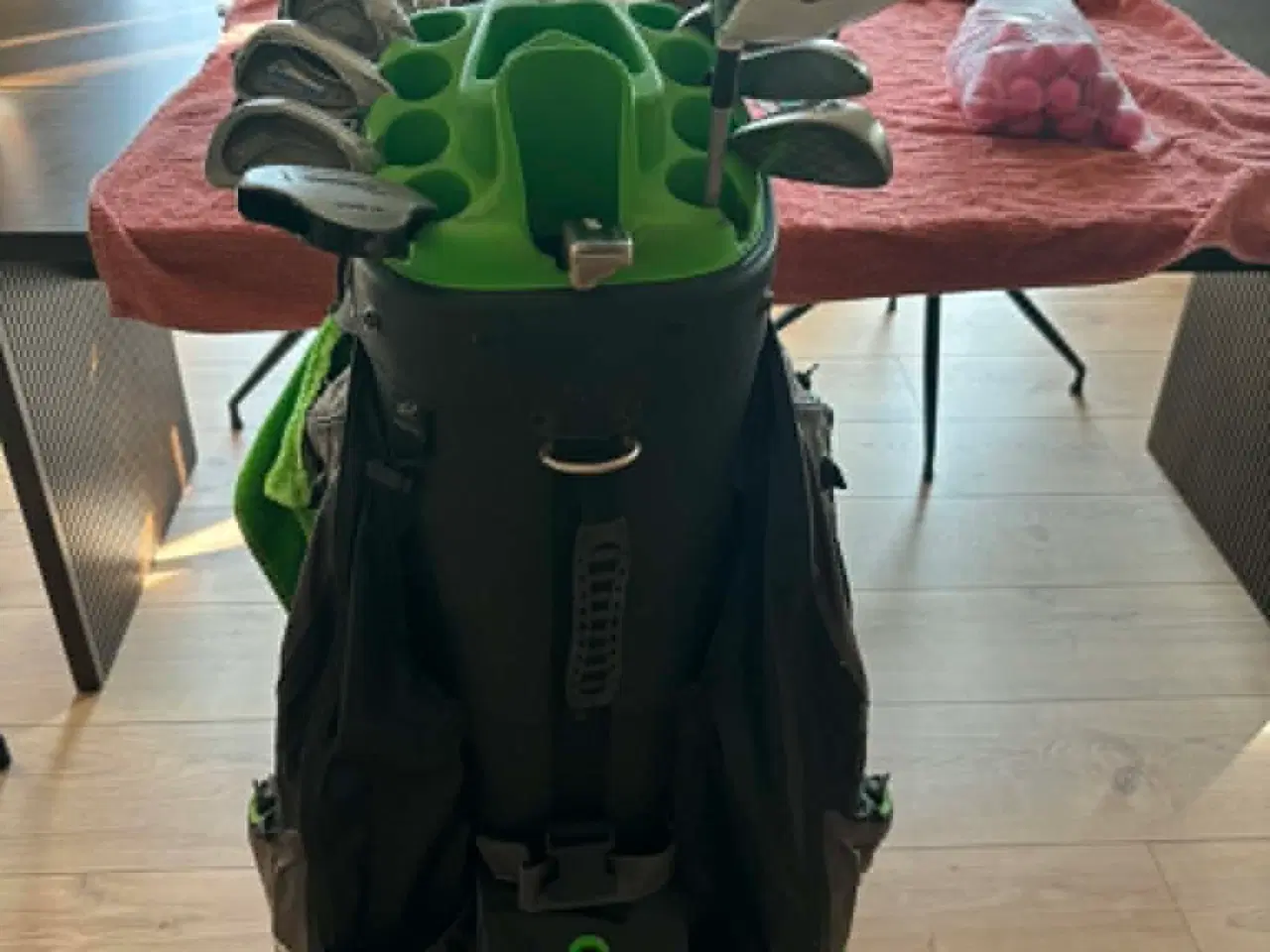 Billede 2 - Samlet begynder golfsæt med bag, vogn og tilbehør